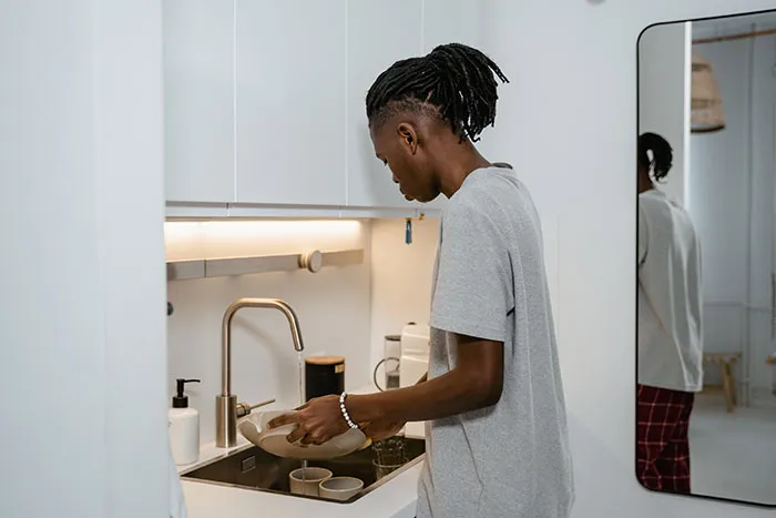 Women Are Sharing Specific Behaviors That They're Tired Of Seeing Men Do (50 Answers)