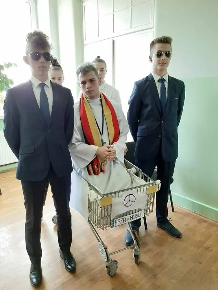 30 Of The Most Questionable And Funniest Pics Spotted On Polish Profiles (New Pics)