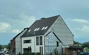 40 Hilariously Bad Houses, As Spotted By This Belgian Guy (New Pics)