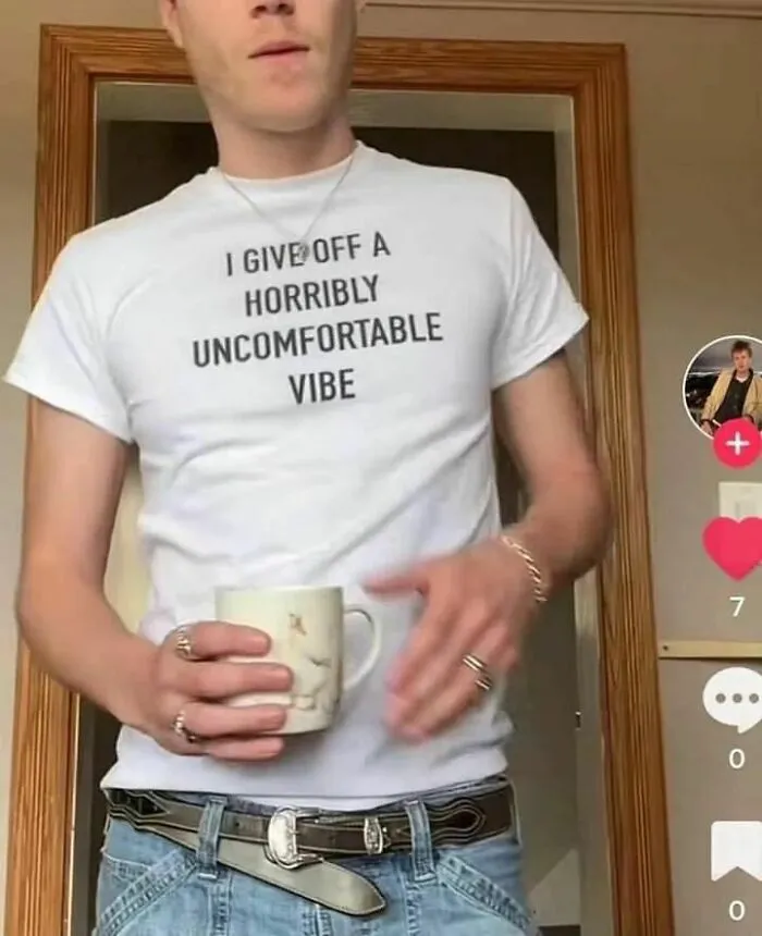 20 Camisetas extrañas y divertidas que había que compartir