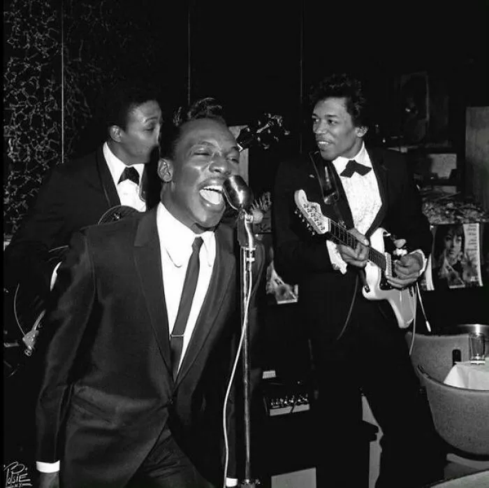 Jimi Hendrix tocando para Wilson Pickett en 1966