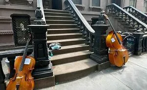 Stoop And Stare: 30 Times People Threw Out Real Treasures In NYC (New Pics)