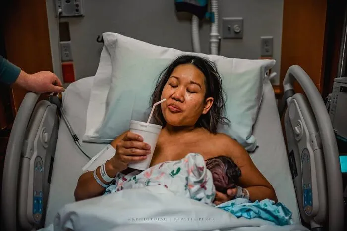 Photographer Captures Parents’ Reactions When They See Their Baby For The First Time After Being Born (30 Pics)