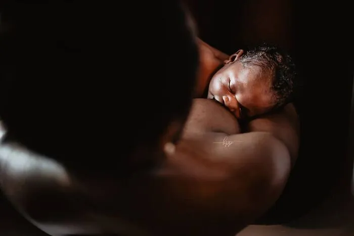 Photographer Captures Parents’ Reactions When They See Their Baby For The First Time After Being Born (30 Pics)