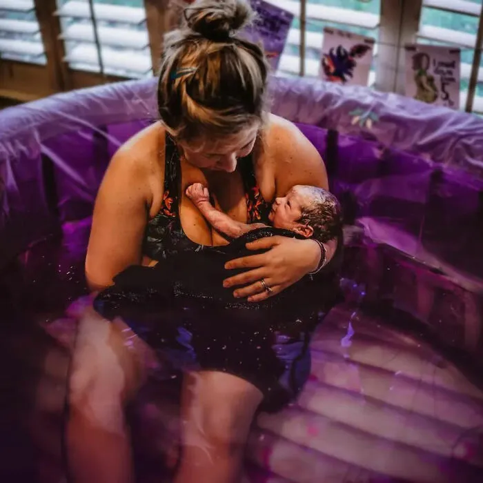 Photographer Captures Parents’ Reactions When They See Their Baby For The First Time After Being Born (30 Pics)
