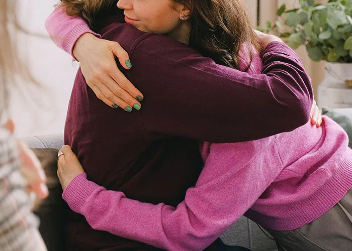 30 People Who Finally Met Their Biological Parents Share What It Was Like