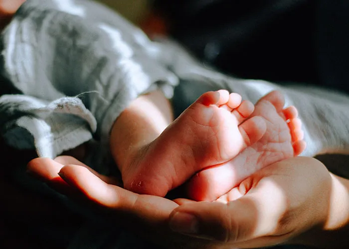 30 People Who Finally Met Their Biological Parents Share What It Was Like