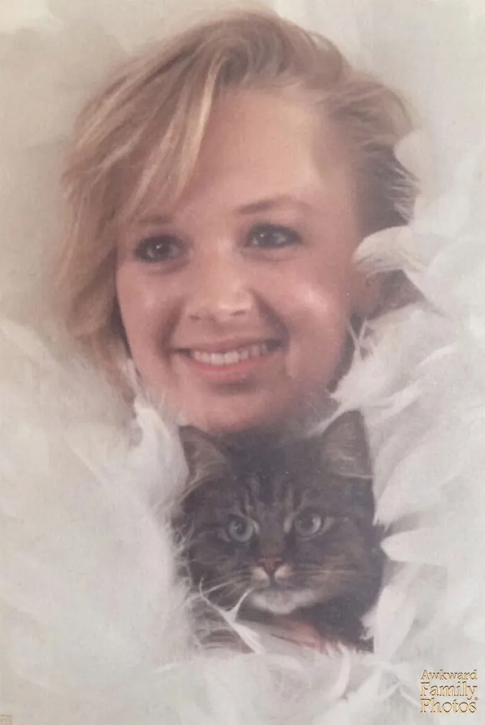“My High School Senior Photo Has Tortured Me For Years And Now I’m Owning The Embarrassment” 