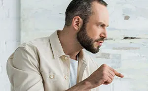 Foreigner Thinks He's Being Kicked Out Of A Coffee Shop Because Of His Ethnicity, Barista Realizes His Mistake Too Late