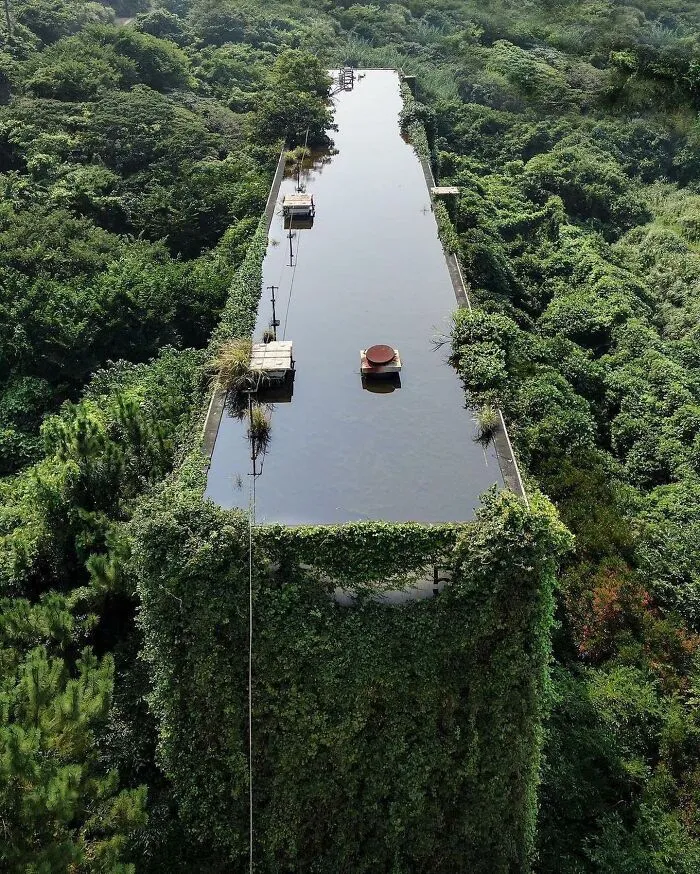 35 Of The Most Interesting Photos Of Abandoned Places, As Shared On The "Deserted Places" Instagram Account