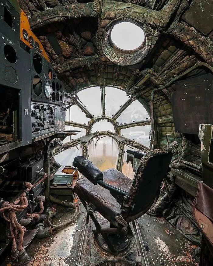35 Of The Most Interesting Photos Of Abandoned Places, As Shared On The "Deserted Places" Instagram Account