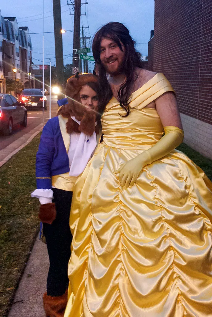 Mi novio y yo fuimos la Bella y la Bestia en Halloween