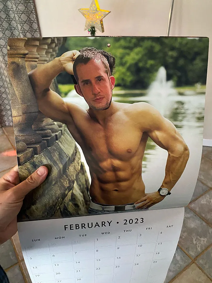 Cada año le regalo a mi mujer un calendario de tipos apuestos con mi cara pegada en todos ellos