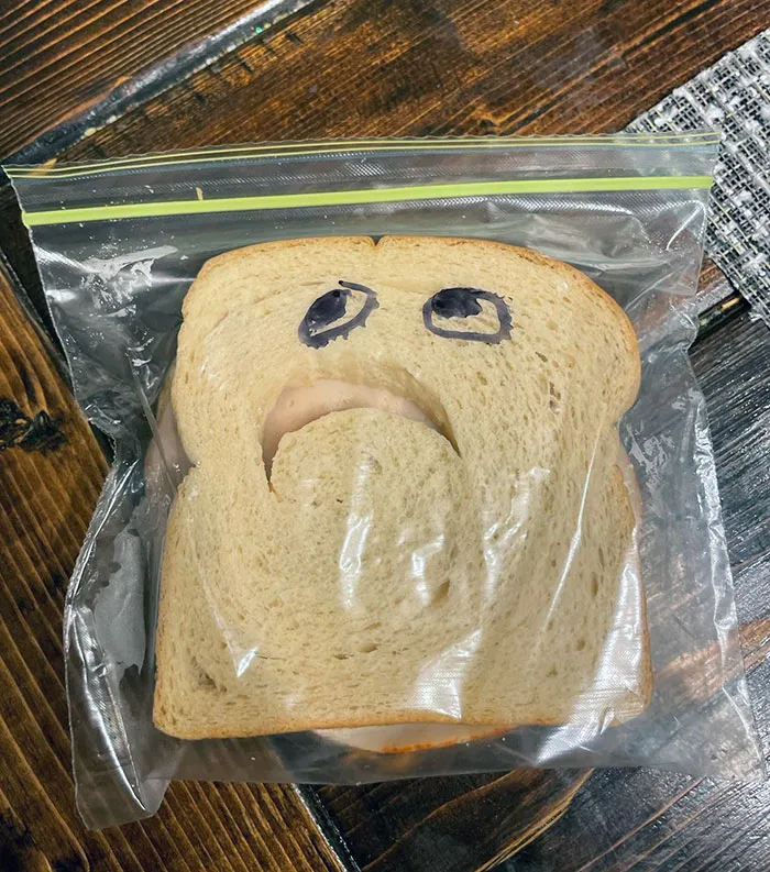 Una década de matrimonio y mi marido sigue siendo interesante. No sólo nos prepara el almuerzo cada noche después del trabajo, sino que también añade arte