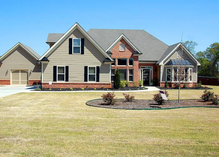 “Study Your Potential Neighbors”: Homeowners Share 40 Things They Wish They Had Known Before Buying Their First Houses