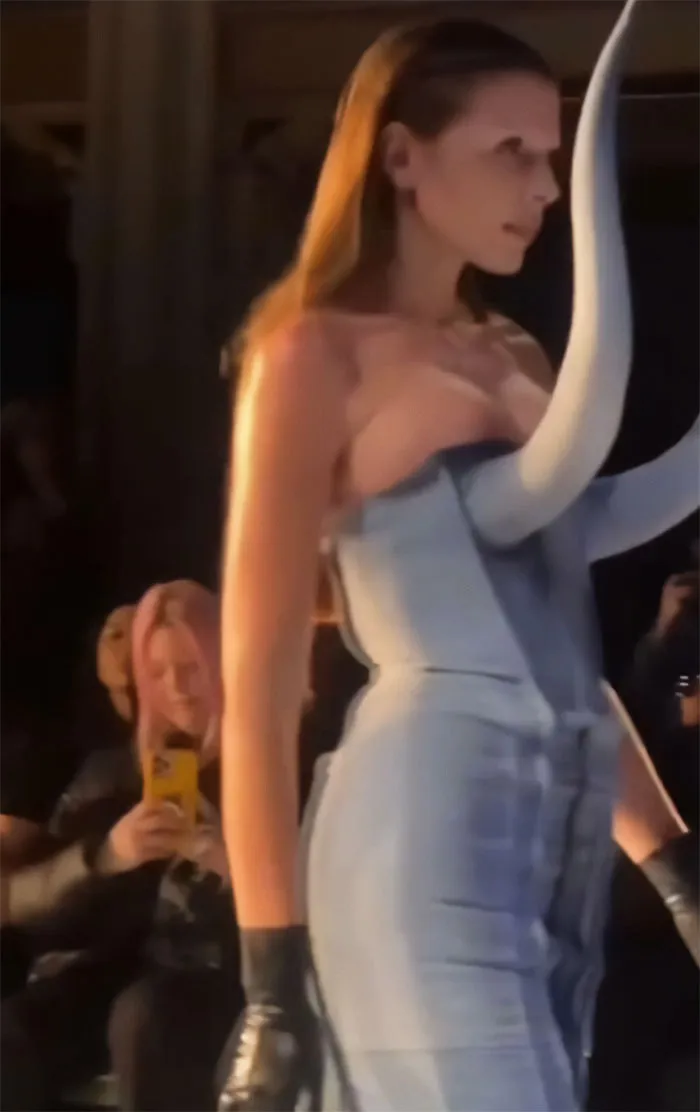 Por fin tengo algo para publicar. No tapo su cara porque es una supermodelo, pero este vestido Dios mío 
