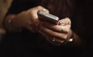 Guy Finds Out His GF Deleted All The Pics Of His Late Wife While He Was In The Shower, Kicks Her Out Of The House