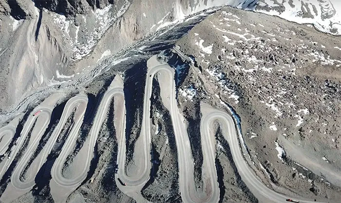 El Caracol, Chile And Argentina