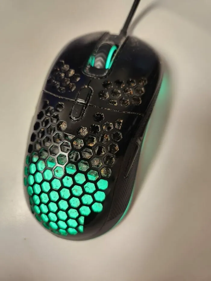I Finally Have One That Fits Here.  This Mouse In The Manager's Office. I Want To Vomit