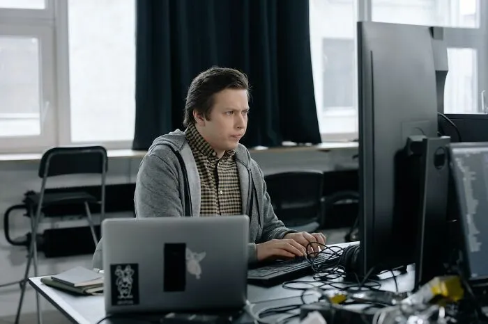 "I Make Six Figures A Year To Do Nothing At All Most Days": 30 Well-Paying Jobs That Are Often Overlooked