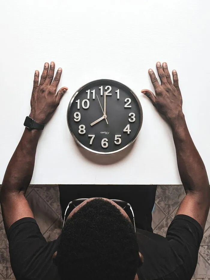 20 Señales de alarma de ofertas de empleo que gritan "aléjate mientras puedas", señaladas por la gente en Internet