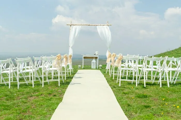 24 Unhinged Stories From People’s Private Events, Shared By Caterers Online