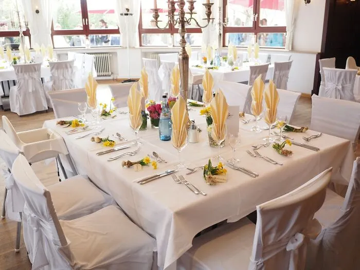 24 Unhinged Stories From People’s Private Events, Shared By Caterers Online