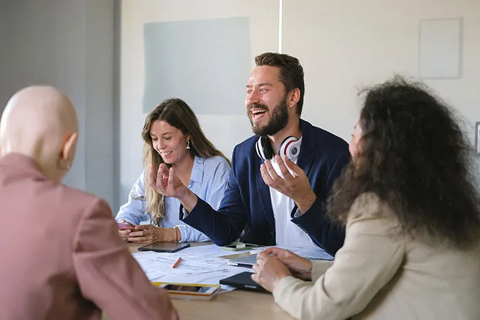 10 Insultos educados pero tajantes que usar en la oficina sin perder tu trabajo