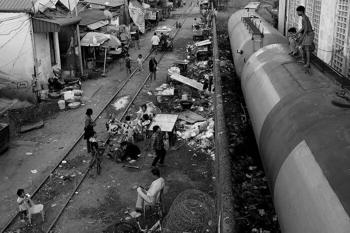 "Railway Community": 20 Photographs By Steff Gruber That Provide An Insight Into The Society Living In Phnom Penh's Railway Districts, Cambodia