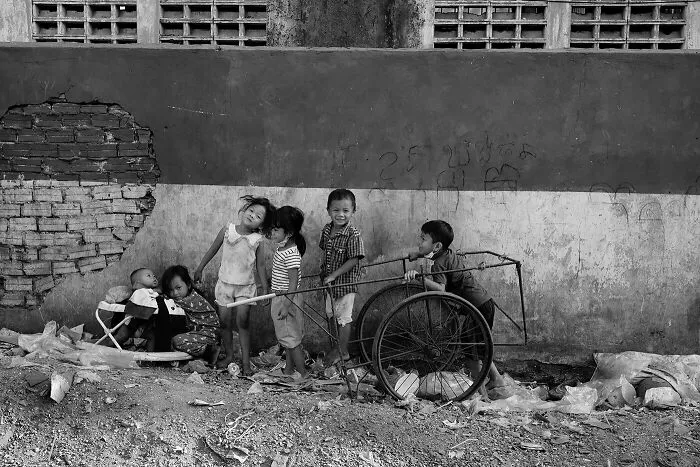 "Railway Community": 20 Photographs By Steff Gruber That Provide An Insight Into The Society Living In Phnom Penh's Railway Districts, Cambodia