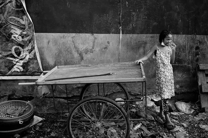 "Railway Community": 20 Photographs By Steff Gruber That Provide An Insight Into The Society Living In Phnom Penh's Railway Districts, Cambodia