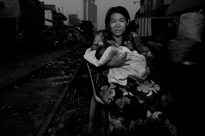 "Railway Community": 20 Photographs By Steff Gruber That Provide An Insight Into The Society Living In Phnom Penh's Railway Districts, Cambodia