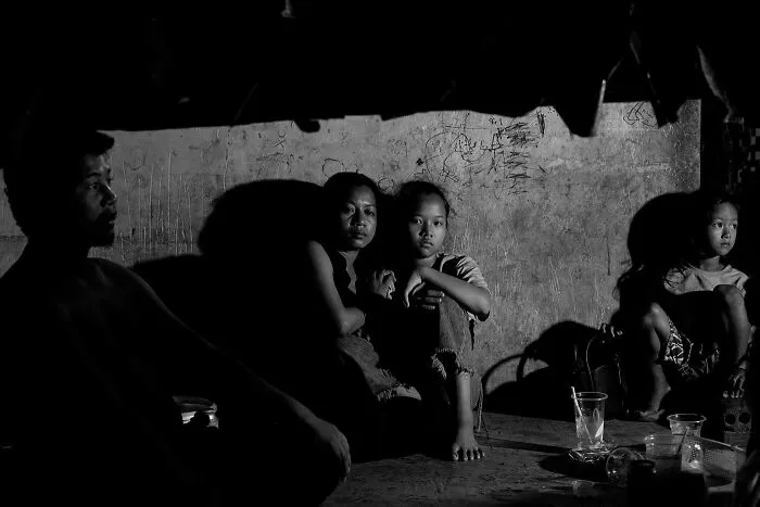 "Railway Community": 20 Photographs By Steff Gruber That Provide An Insight Into The Society Living In Phnom Penh's Railway Districts, Cambodia