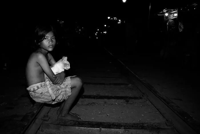 "Railway Community": 20 Photographs By Steff Gruber That Provide An Insight Into The Society Living In Phnom Penh's Railway Districts, Cambodia