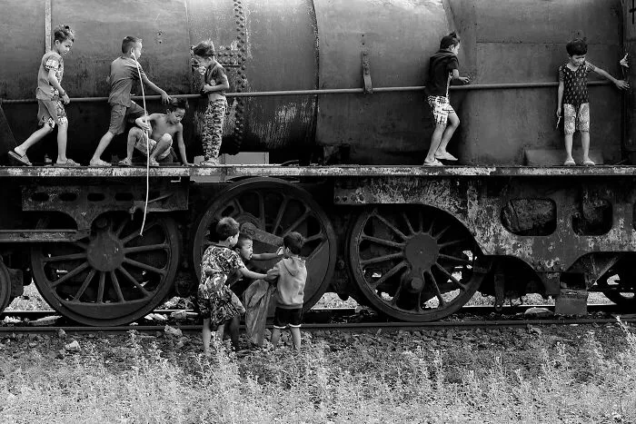 "Railway Community": 20 Photographs By Steff Gruber That Provide An Insight Into The Society Living In Phnom Penh's Railway Districts, Cambodia