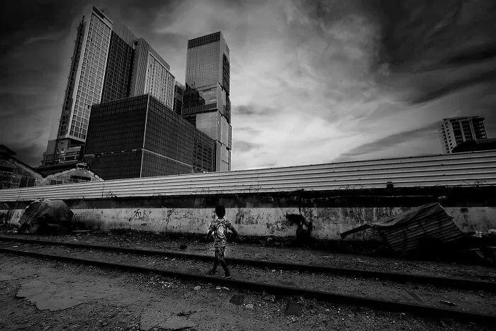 "Railway Community": 20 Photographs By Steff Gruber That Provide An Insight Into The Society Living In Phnom Penh's Railway Districts, Cambodia