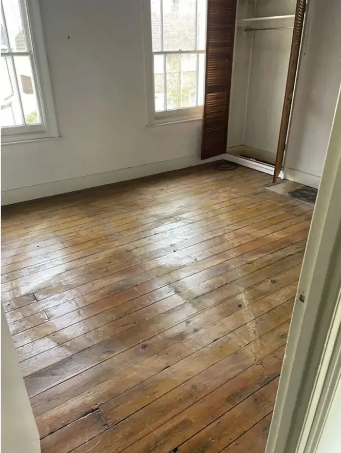 Quité las moquetas en la casa que compramos y encontré esto
