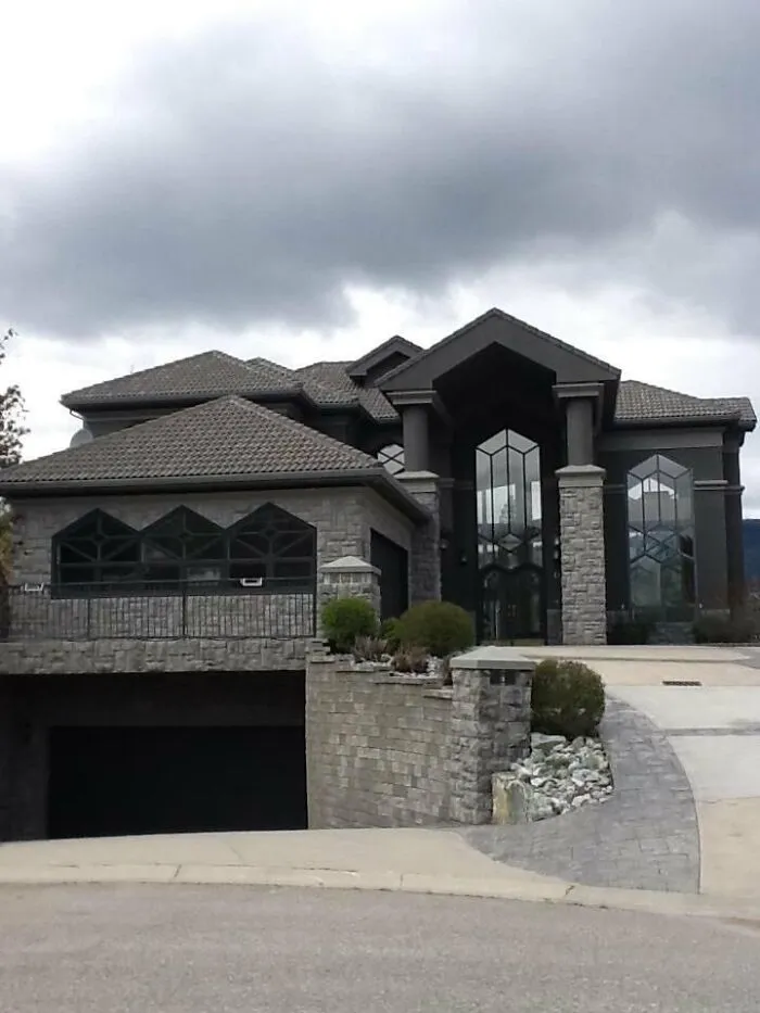 30 Home Exterior Designs To Wake The Connoisseur In You, As Seen On This Twitter Page