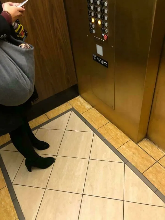 30 Photos That Look Normal At First Glance But Become Hilarious When You Catch The Small Details
