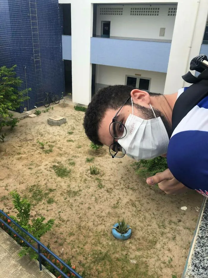 No soy un gigante, solo estoy en el 2º piso