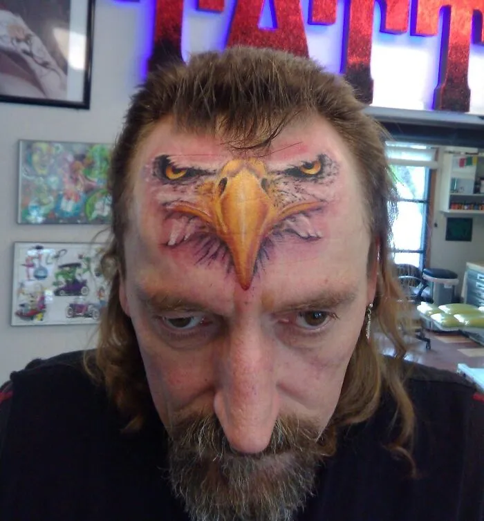El nuevo tatuaje de mi tío, va a ser incómodo estas Navidades