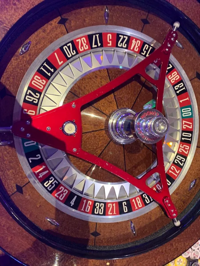 A Level Made For Balancing Roulette Wheels