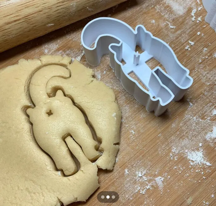 Molde para galletas en forma de gato enseñando el trasero