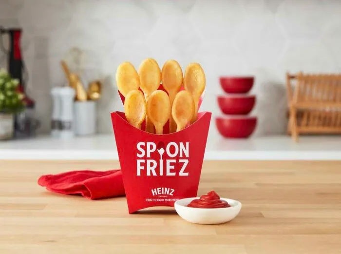 Patatas fritas en forma de cuchara para mojar el ketchup, por Heinz