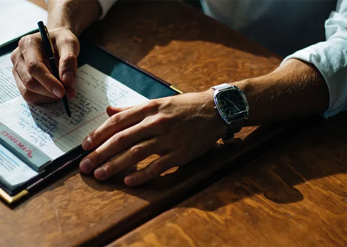 40 Things And Secrets People Saw In Their Professions That They Avoid Now