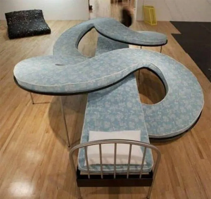 30 Nightmare-Inducing Pics Of Terrifying Bedrooms, As Shared On This Hilarious Facebook Group (New Pics)
