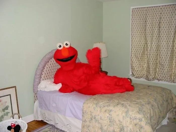 30 Nightmare-Inducing Pics Of Terrifying Bedrooms, As Shared On This Hilarious Facebook Group (New Pics)