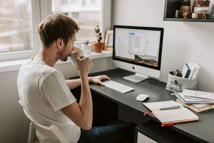 30 Of The Fastest Lay-Offs Due To The Insane Things That People Actually Did In A New Workplace