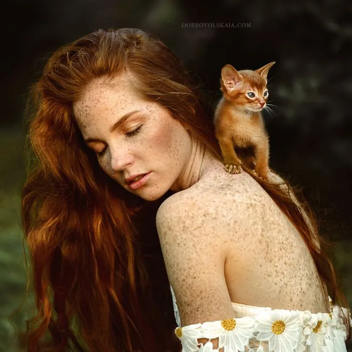 28 Images Showing The Incredible Bond Between Animals And People By This Photographer (New Pics)