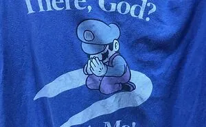 50 Times People Spotted The Most ‘Cursed Shirts’ In The Wild And Had To Share Them Online
